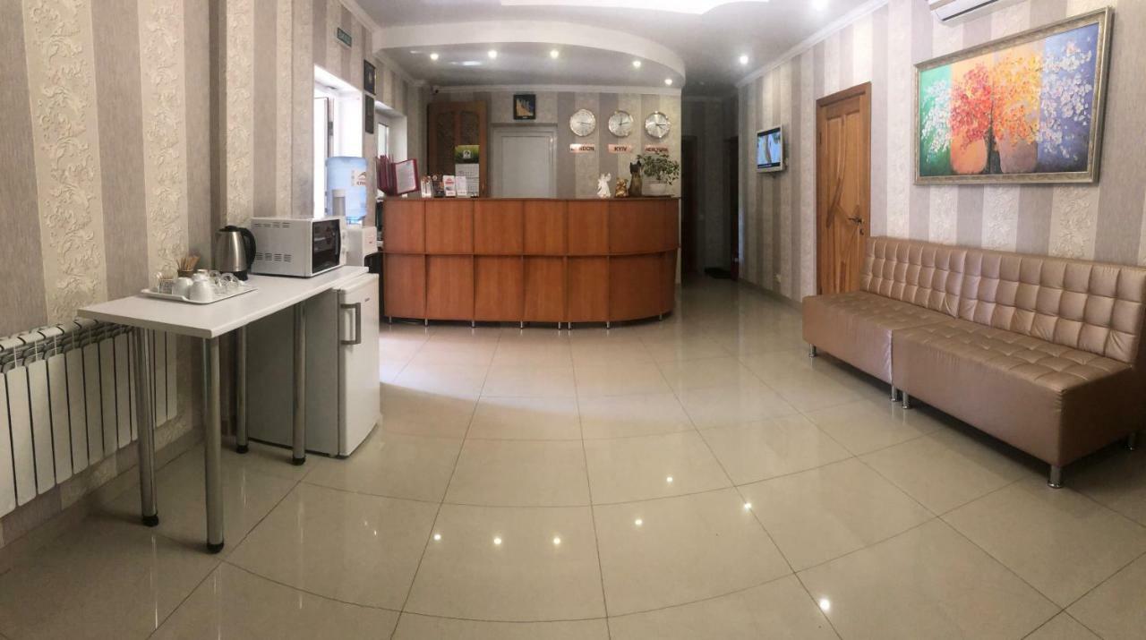 Veles Hotel Brovary Exterior foto