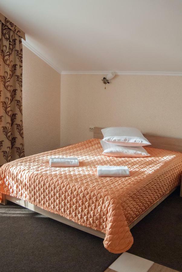 Veles Hotel Brovary Exterior foto