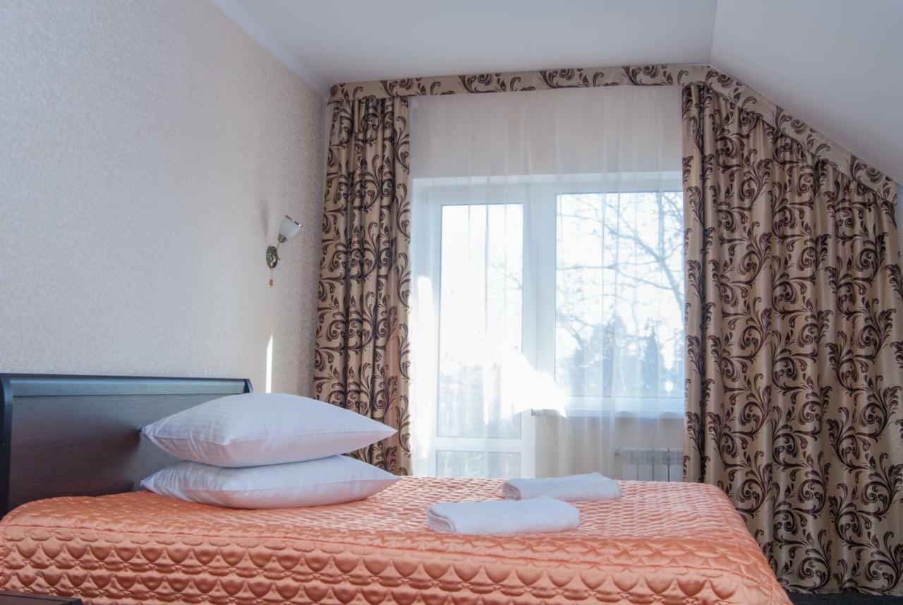 Veles Hotel Brovary Exterior foto