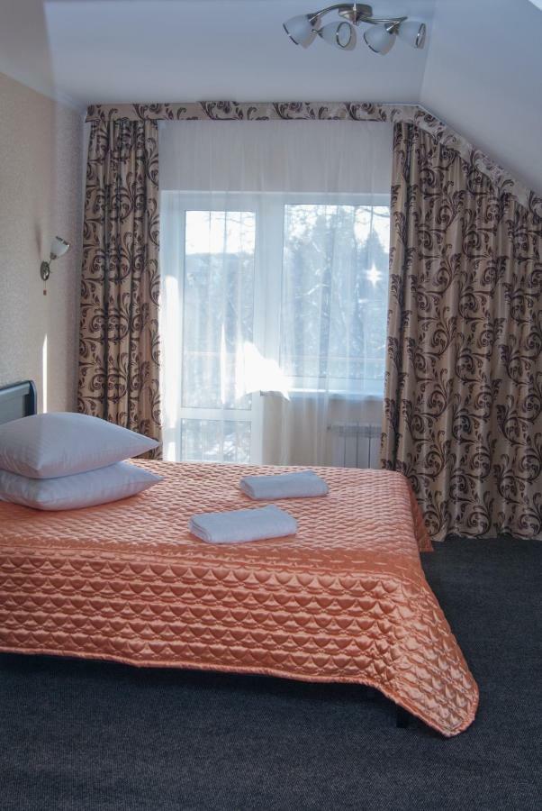 Veles Hotel Brovary Exterior foto
